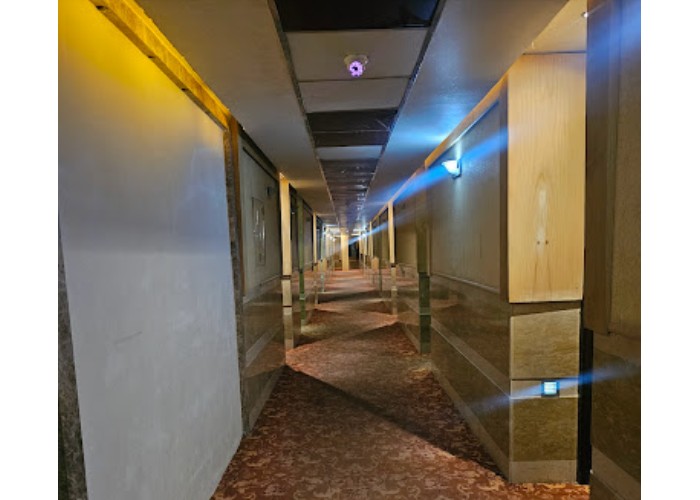 راهرو طبقات هتل بابا طاهر تهران