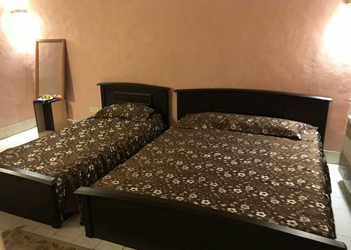 سه تخته هتل ادیب الممالک یزد