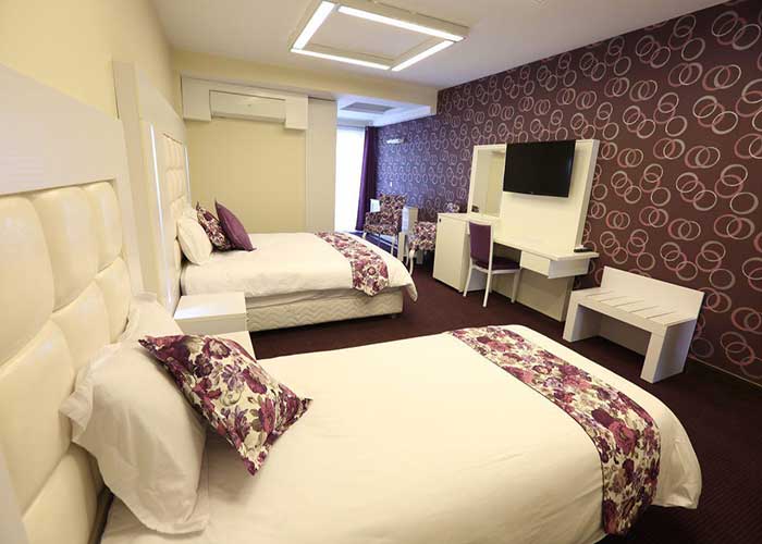اتاق سه تخته هتل بلوط تهران