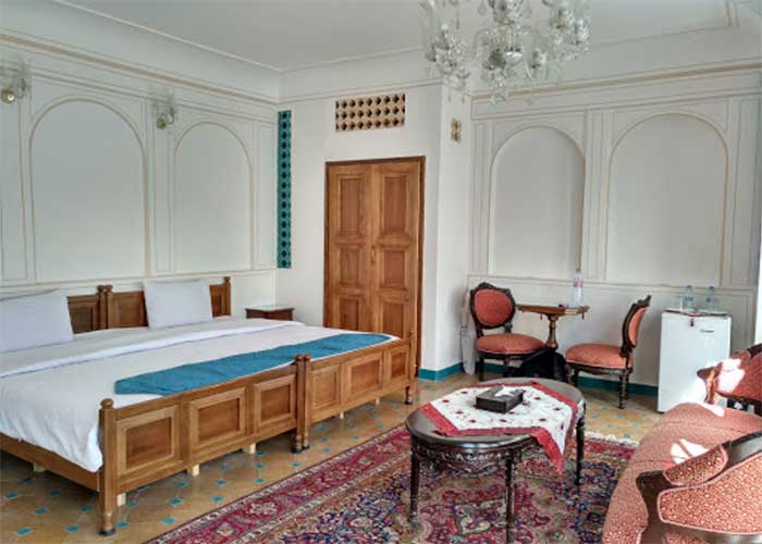فضای اتاق دو تخته هتل قصر منشی اصفهان