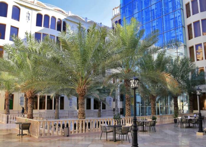 کافی شاپ حیاط مرکزی هتل امیر کبیر کیش