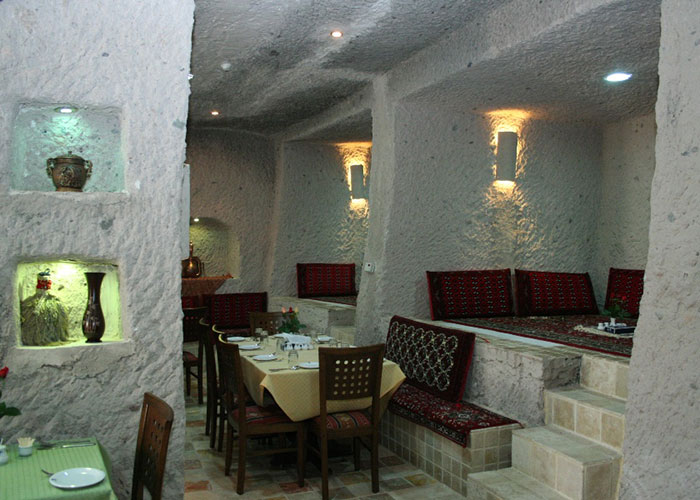 رستوران صخره ای هتل لاله کندوان