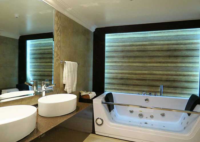 سرویس حمام اتاق هتل لاله تهران