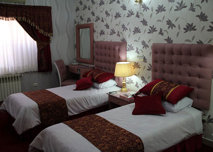 دو تخته قرمز هتل پارسه شیراز