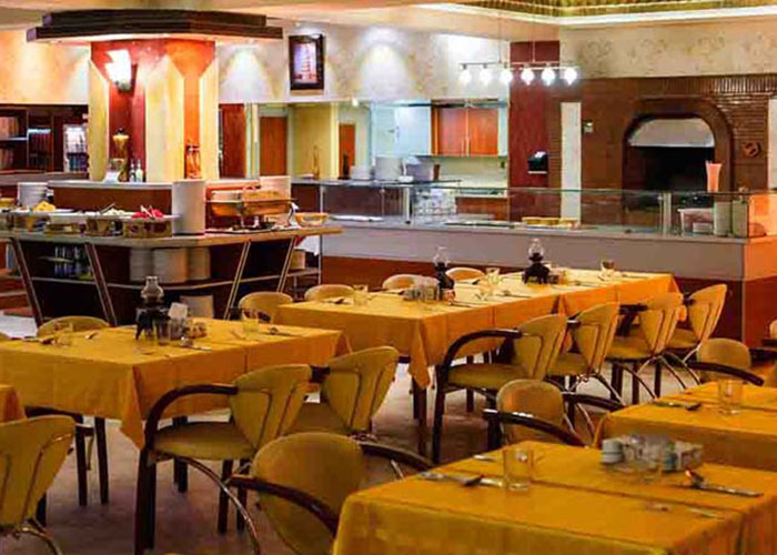 رستوران ایتالیایی هتل عالی قاپو اصفهان