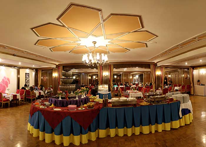میز رستوران هتل عالی قاپو اصفهان
