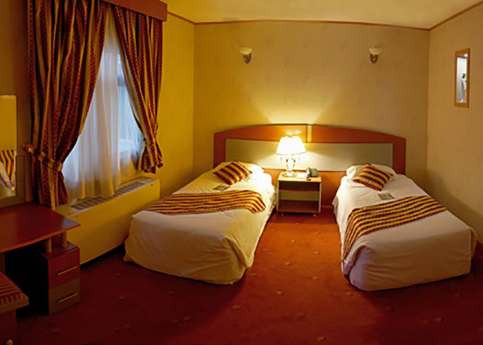 دو تخته توئین هتل عالی قاپو اصفهان