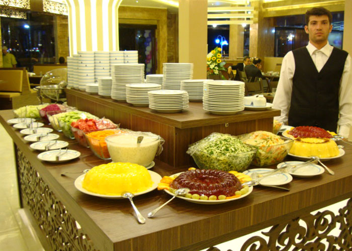 میز رستوران هتل پارسیان سوئیت اصفهان