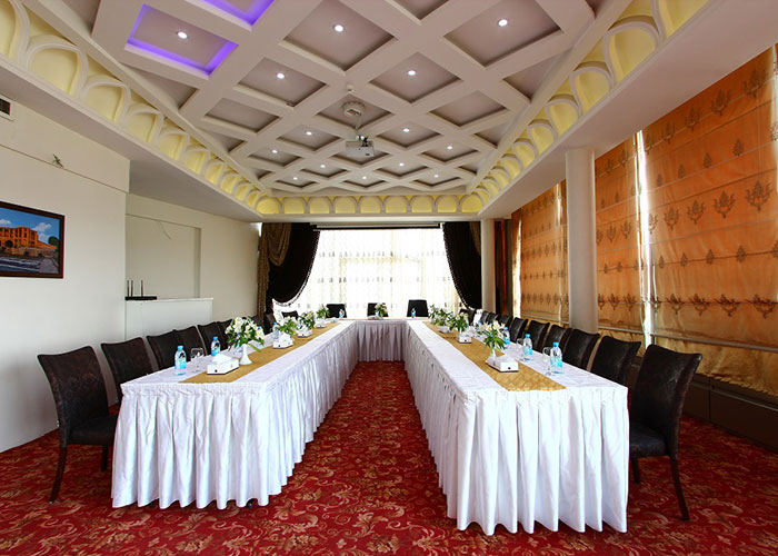 سالن کنفرانس هتل سفیر اصفهان