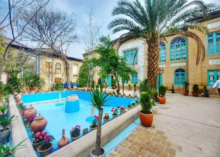 حیاط بوتیک هتل شاه پریون شیراز