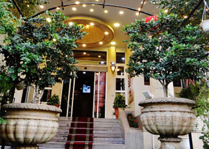 ورودی هتل آپارتمان تاوریژ تهران