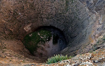 غار چاه زندان