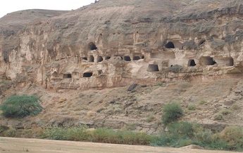 غار تاریخی چهل خانه