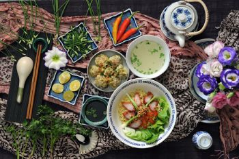 لیستی از غذاهای مسافرتی شامل غذاهایی سرد و گرم
