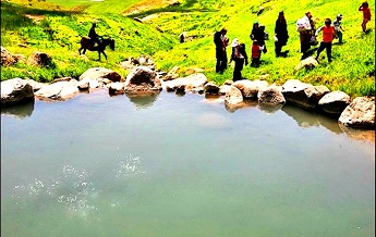 چشمه آب معدنی زمزمه 