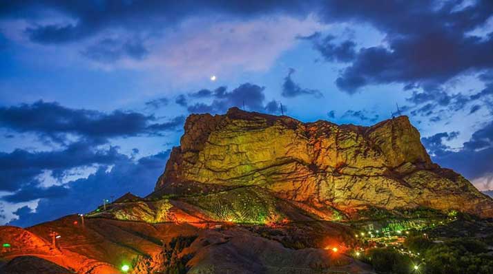 کوه صفه اصفهان در شب
