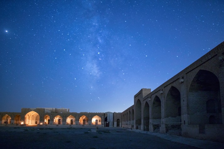 کاروانسرای دیر گچین در مسیر تهران به کاشان